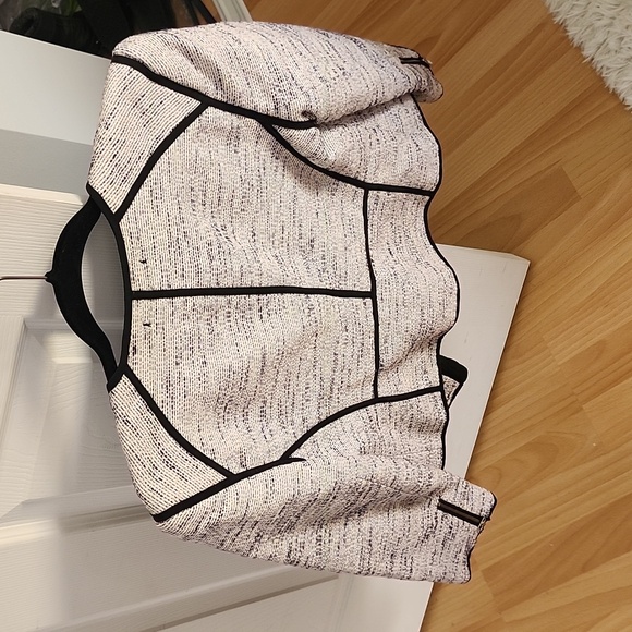 Wilfred Aritzia cropped blazer 8 - Picture 4 of 4